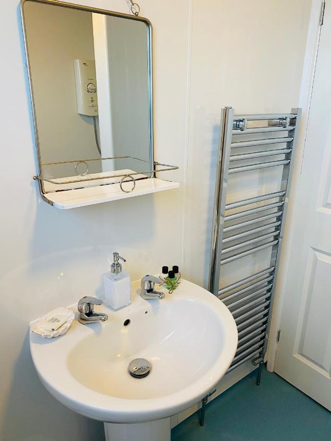 Lighthouse View, One Min From Harbour & Beach Apartment Scarborough Exterior photo